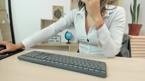 Merlina online show from 11-17-25, 04:13