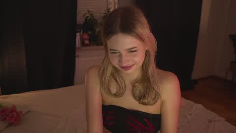 Lara OFFLINE  online show from 12-21-24, 11:45