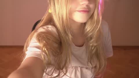 Lara OFFLINE  online show from 01-12-25, 12:18