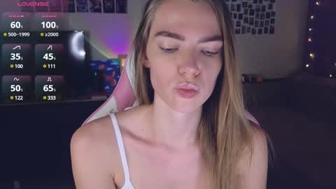 Snapshot of merry_dancers_ chatting on 01-09-25, 05:43 Susan online show from 01-09-25, 05:43