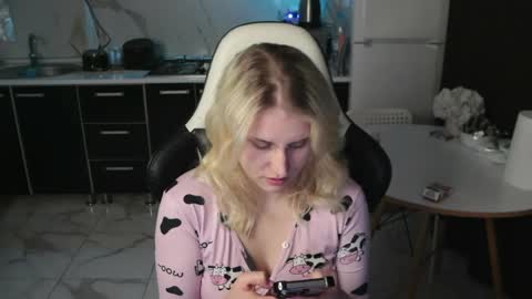 Snapshot of mertyxxx chatting on 04-16-26, 09:15 Merty online show from 04-16-26, 09:15