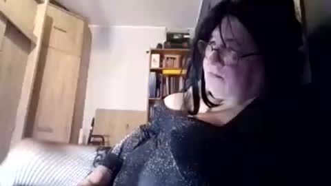 Snapshot of mery3881 chatting on 09-12-25, 11:15 mery3881 online show from 09-12-25, 11:15