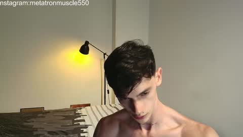 Snapshot of metatron_muscle chatting on 01-25-25, 04:02 Dany online show from 01-25-25, 04:02