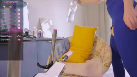 Snapshot of meukotis chatting on 09-10-25, 08:25 Stella online show from 09-10-25, 08:25