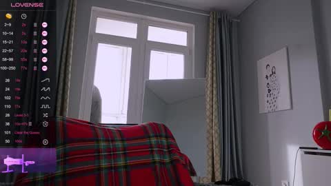 Snapshot of meukotis chatting on 10-12-25, 06:45 Stella online show from 10-12-25, 06:45