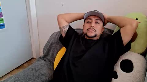 Snapshot of mexidaddycan chatting on 12-15-25, 06:23 mexidaddycan online show from 12-15-25, 06:23