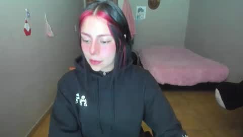 Snapshot of mey090 chatting on 01-14-25, 12:22 Mey online show from 01-14-25, 12:22