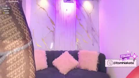 Mhia Kate online show from 11-25-25, 12:05