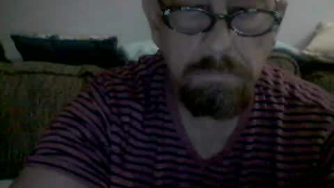 Snapshot of mhitch924 chatting on 06-17-26, 01:19 mhitch924 online show from 06-17-26, 01:19
