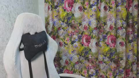 Mia online show from 11-26-25, 08:43