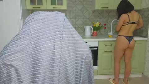 Mia online show from 04-27-26, 08:29