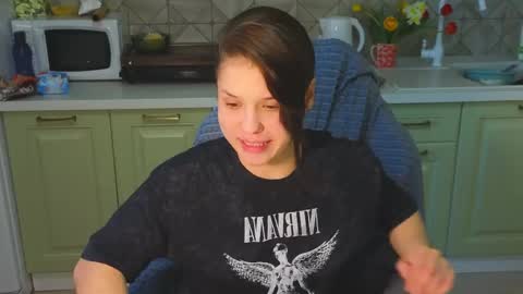 Mia online show from 04-28-26, 02:27