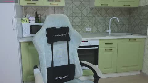 Snapshot of mia___lunaa chatting on 05-17-26, 09:00 Mia online show from 05-17-26, 09:00