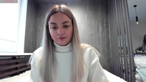 Mia online show from 11-11-25, 02:22