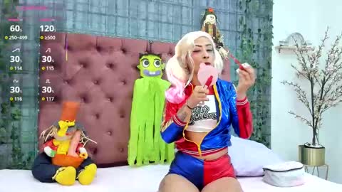 Mia online show from 10-28-25, 01:09