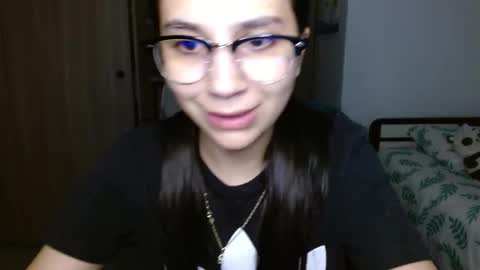 Mia online show from 12-18-25, 04:51