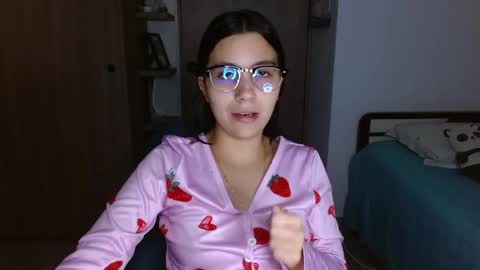 Mia online show from 02-07-26, 03:54