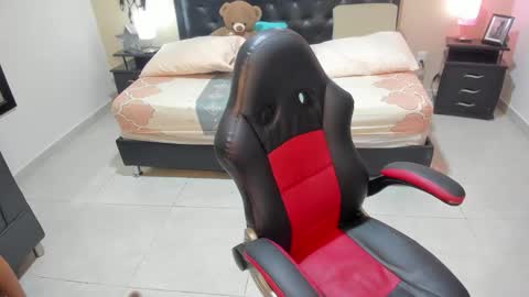 Snapshot of mia__lover_ chatting on 02-10-26, 05:00 Mia online show from 02-10-26, 05:00