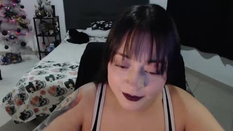 Snapshot of mia_adams_red chatting on 12-21-24, 01:04 mia online show from 12-21-24, 01:04