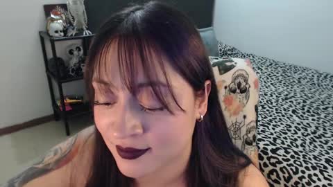 Snapshot of mia_adams_red chatting on 01-10-25, 01:21 mia online show from 01-10-25, 01:21
