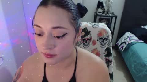 Snapshot of mia_adams_red chatting on 01-31-25, 10:10 mia online show from 01-31-25, 10:10