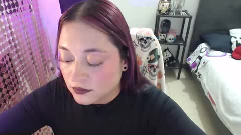 Snapshot of mia_adams_red chatting on 09-10-25, 12:43 mia online show from 09-10-25, 12:43