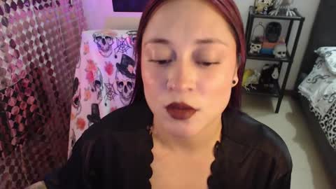 Snapshot of mia_adams_red chatting on 09-13-25, 01:27 mia online show from 09-13-25, 01:27