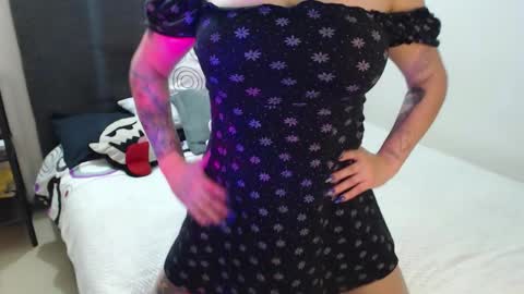 Snapshot of mia_adams_red chatting on 10-05-25, 12:09 mia online show from 10-05-25, 12:09