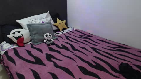 Snapshot of mia_adams_red chatting on 10-22-25, 12:44 mia online show from 10-22-25, 12:44