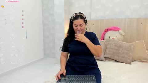 Mia Aristizabal online show from 10-20-25, 11:43