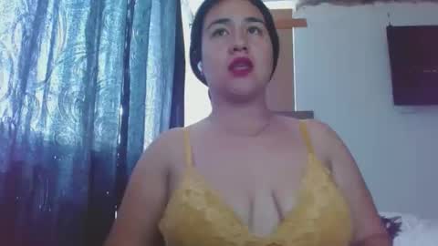 mia_beautiful1 online show from 04-24-26, 07:16