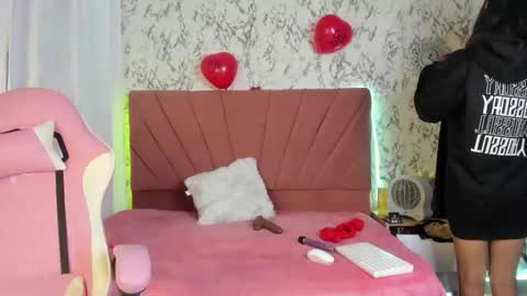 Snapshot of mia_belmontee chatting on 06-08-26, 09:37 follow me MIA online show from 06-08-26, 09:37