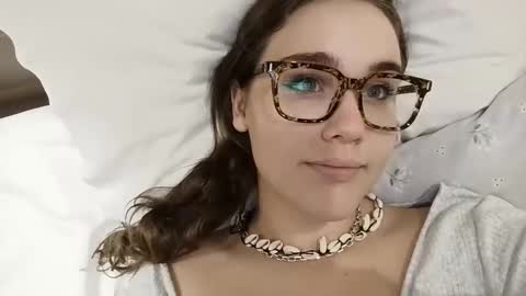 Snapshot of mia_boone chatting on 12-21-24, 03:31 mia_boone online show from 12-21-24, 03:31