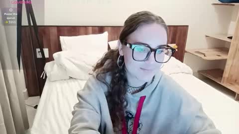 Snapshot of mia_boone chatting on 10-03-25, 02:19 mia_boone online show from 10-03-25, 02:19