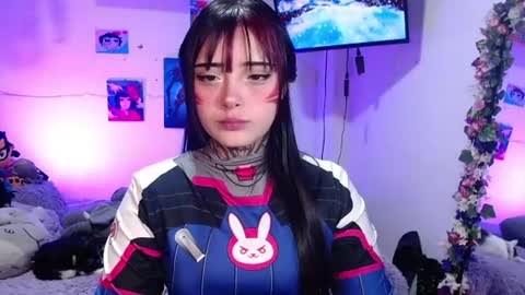 Mia online show from 07-19-26, 05:00