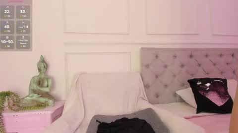 Mia online show from 04-25-26, 08:06