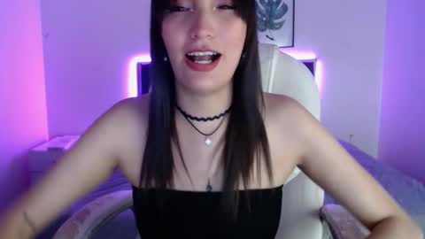 Snapshot of mia_collens_ chatting on 11-21-25, 01:37 MIA online show from 11-21-25, 01:37