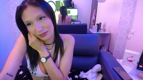 Snapshot of mia_collens_ chatting on 02-05-26, 10:36 MIA online show from 02-05-26, 10:36