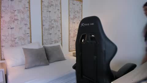 M I A  online show from 12-21-25, 02:41