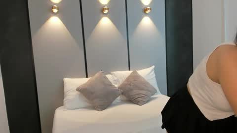 M I A  online show from 04-25-26, 02:14