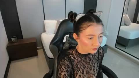 M I A  online show from 05-21-26, 02:40