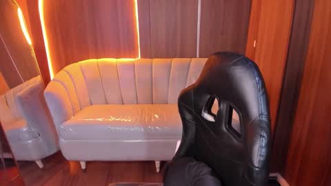 Snapshot of mia_collins_b chatting on 12-21-25, 12:56 mia_collins_b online show from 12-21-25, 12:56