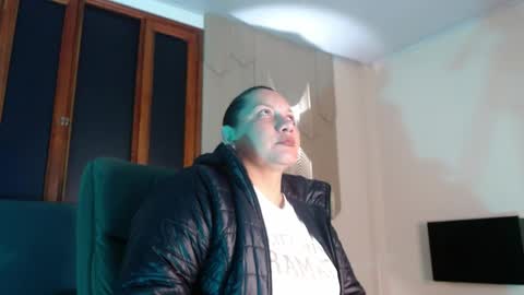 Mia online show from 04-07-26, 01:50