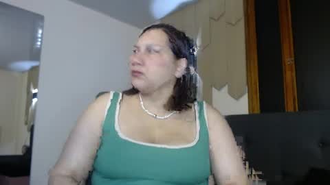 Mia online show from 04-14-26, 01:22