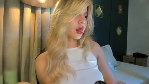 M I A  online show from 06-10-26, 07:13