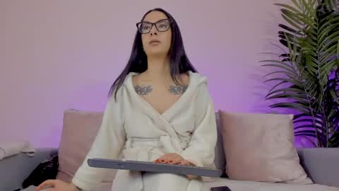 Sarah Luna online show from 05-18-26, 12:22