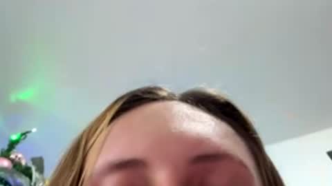 Snapshot of mia_dca chatting on 12-17-25, 01:44 mia_dca online show from 12-17-25, 01:44