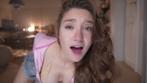 Mia online show from 09-29-25, 04:45