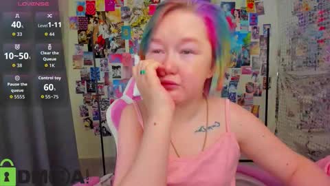 Mia online show from 12-22-25, 02:41