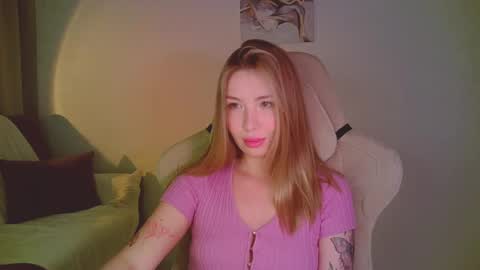 Mia online show from 05-17-26, 09:22